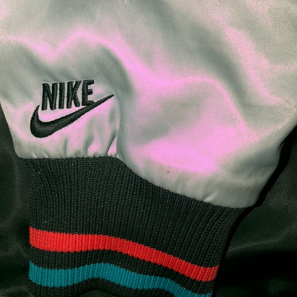 Nike Bomber Jacket ☑️ retro ‼️🔥 - Picture 3 of 4